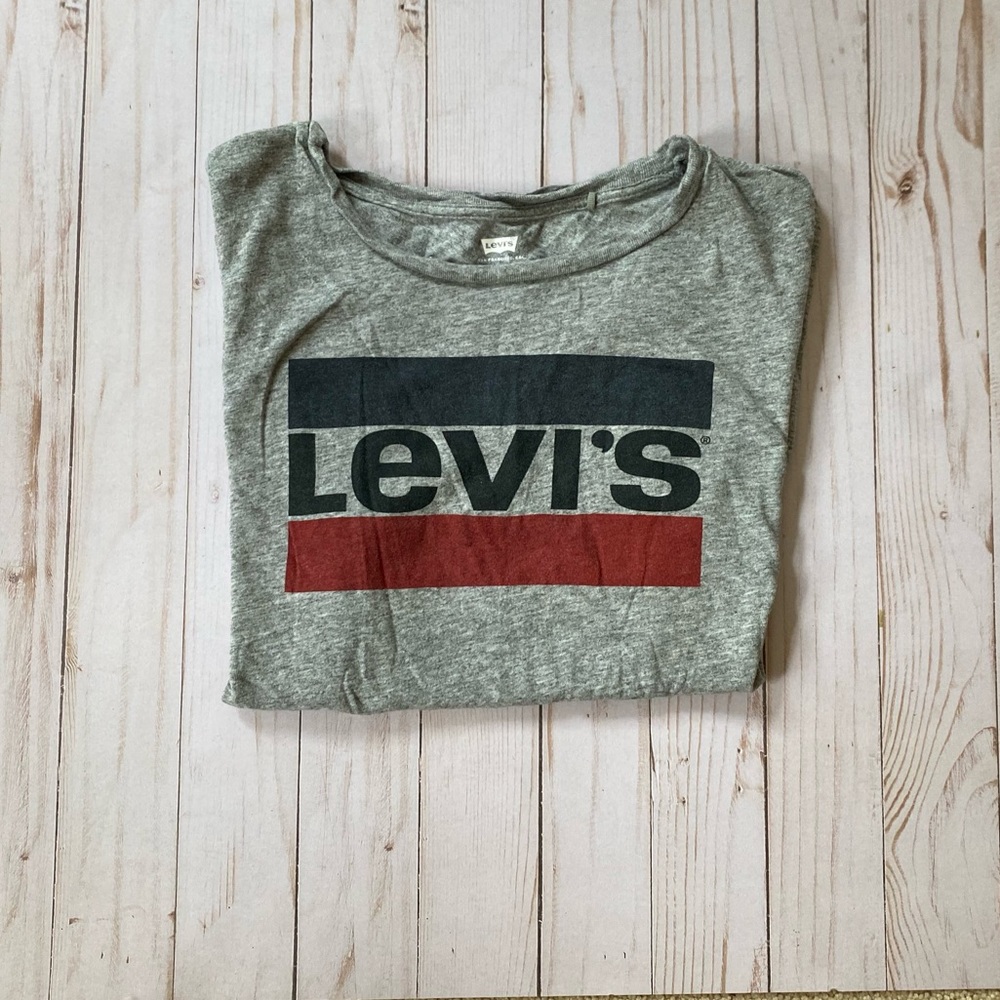 Levi’s Grey T-shirt